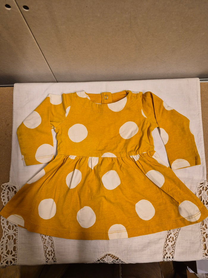 Hema baby meisjes jurkje geel met witte stippen maat 68