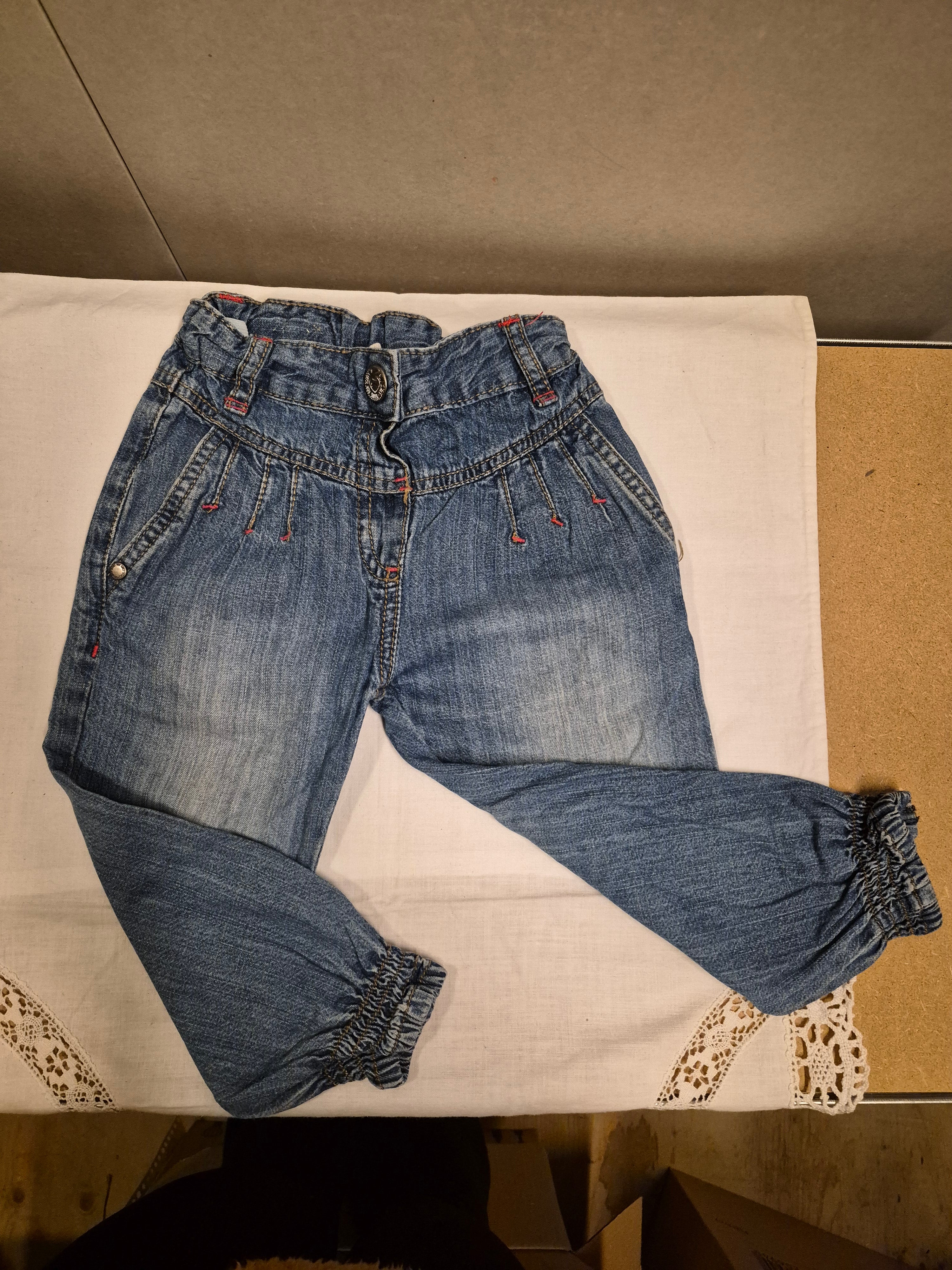 Spijkerbroekje maat 86