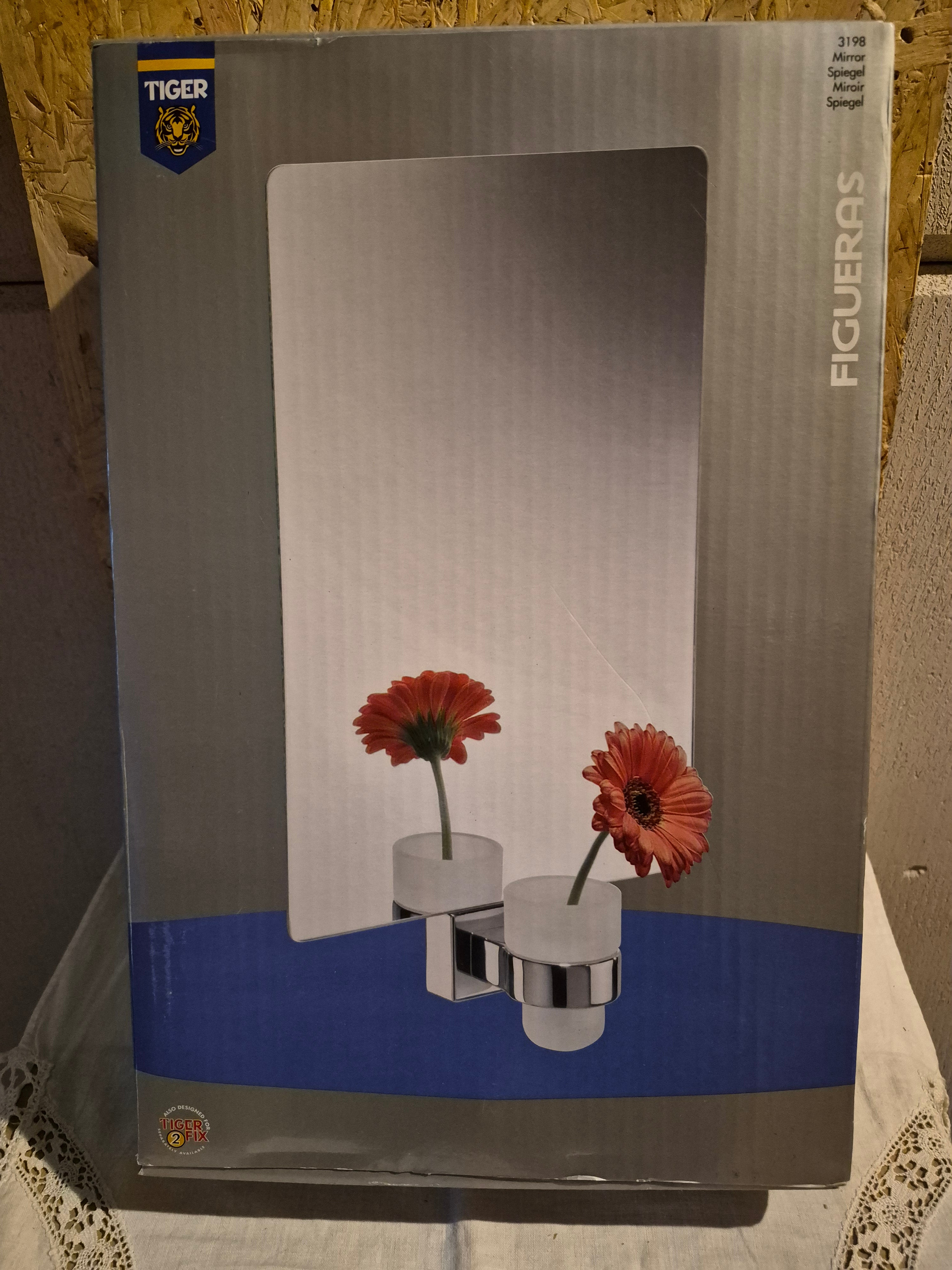 Nieuw badkamer spiegel met bloem