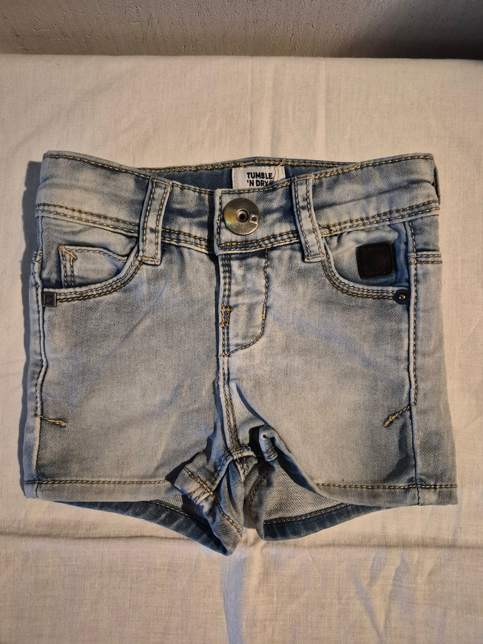 Kort spijkerbroekje maat 74