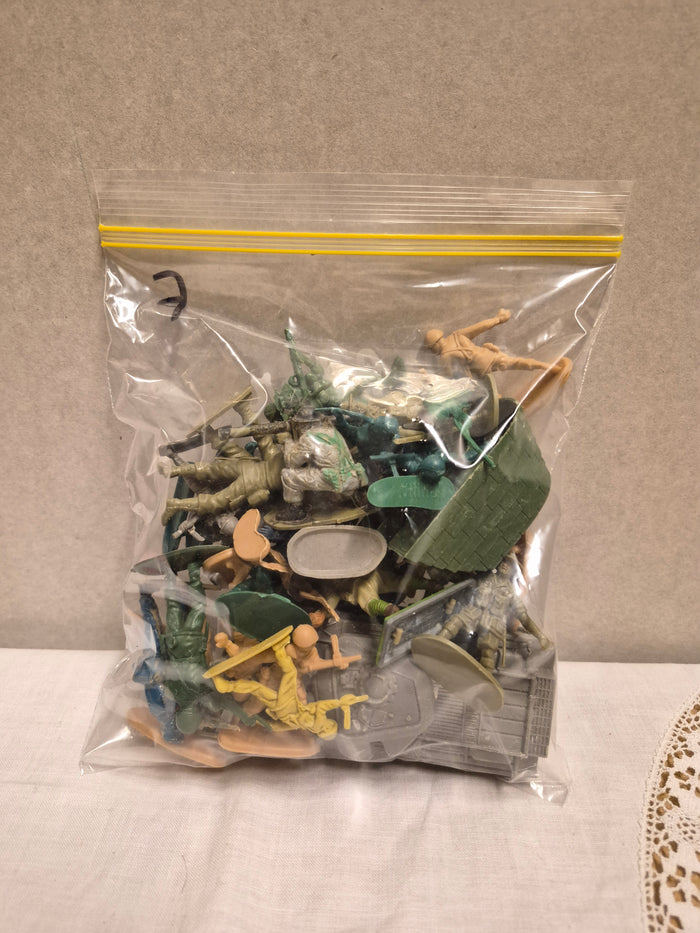 Zak met leger poppetjes 7