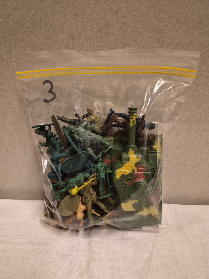 Zak met leger poppetjes 3